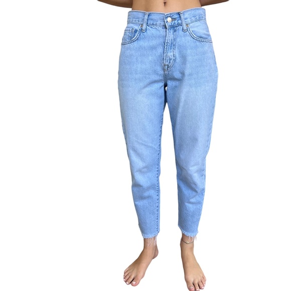 Forever 21 Mid-Rise Baggy Mom Jeans Light Wash Denim 5 Pocket W 26 - Picture 1 of 5